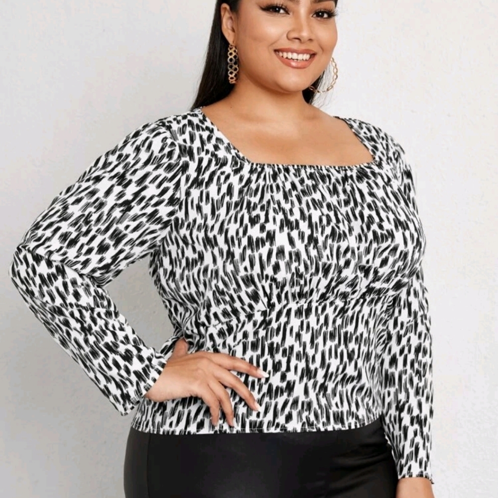 Square neck print shirt